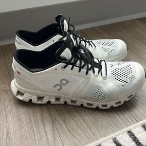 Womens’s On Cloud X shoes